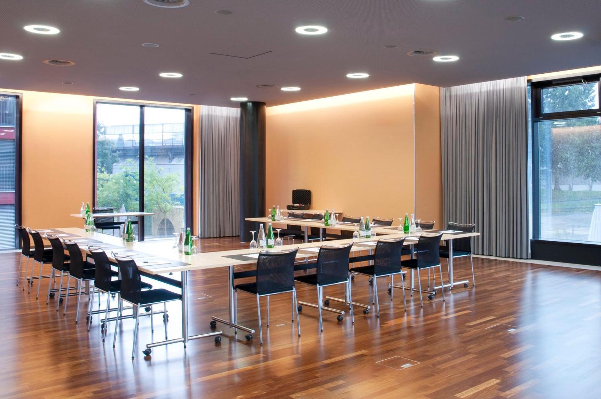 Otel Messe By Ihg Zürih